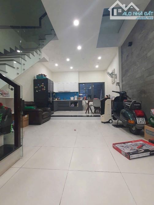 Bán nhà 3 tầng khu bên sông,hiệp bình Chánh,thủ Đức,85m2,đường 15m