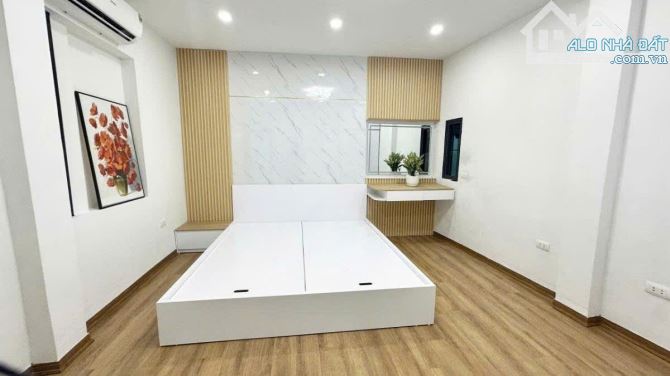 Hiếm! chỉ hơn 5 tỷ có nhà đẹp 26mx5t phố Đội Cấn, ngõ rộng, nông, 2 thoáng vĩnh viễn, sđcc