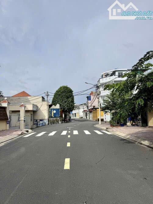CỰC NGỘP! LÔ 102M2 NGAY MẶT TIỀN 25B TT HIỆP PHƯỚC, CỬA NGÕ SÂN BAY LT GIÁ 1TỶ8 CÔNG CHỨNG