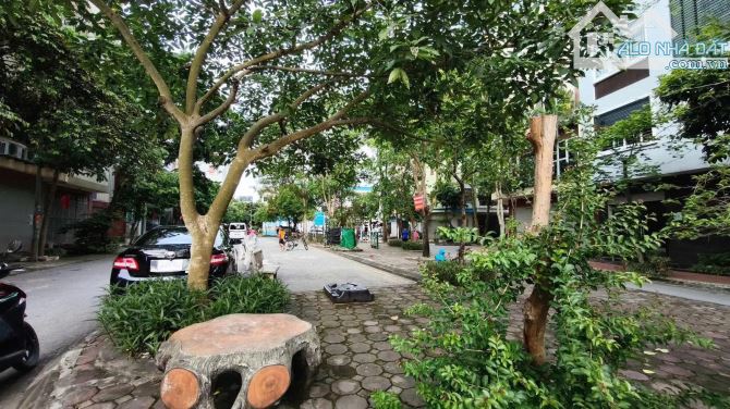 Bán nhà Văn Phú - Hà Đông DT 48m2 x 3 tầng - Nhà gần phố - Phân lô - Giá 11 tỷ