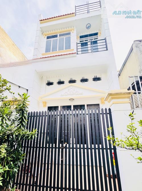 Bán Nhà Trung Mỹ Tây Q12 - 68M2(4,5 x 16 )-4 Tầng- HXH- Chỉ 4,85Tỷ.
