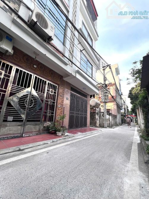 BÁN NHÀ ĐẸP 4 TẦNG-40M2-8 TỈ-LÔ GÓC ĐỨC GIANG-LONG BIÊN-Ô TÔ VÀO NHÀ