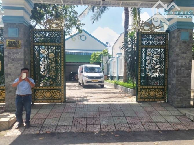 Bán nhà 390m² Dĩ An,Ngang KHỦNG 12M,SHR đường xe hơi 2 chiều,giá đầu tư