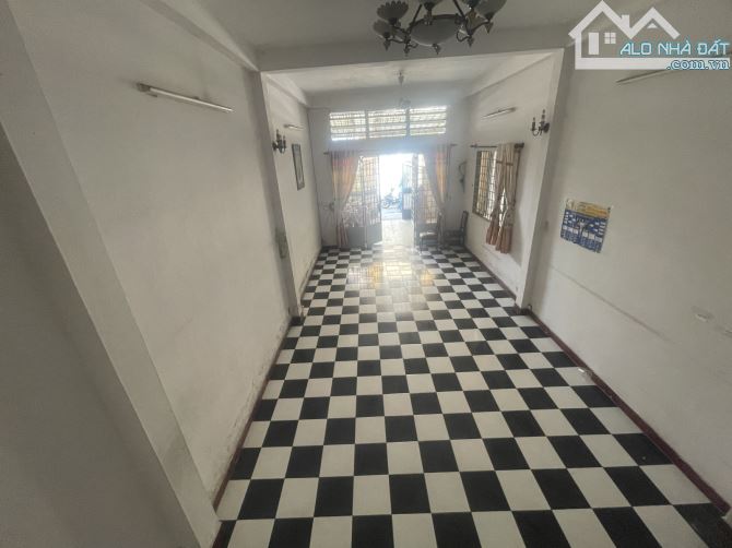 Tân Bình hẻm 4M-ngang 5/5.3M - hai tầng giá chỉ 5 tỷ hơn.