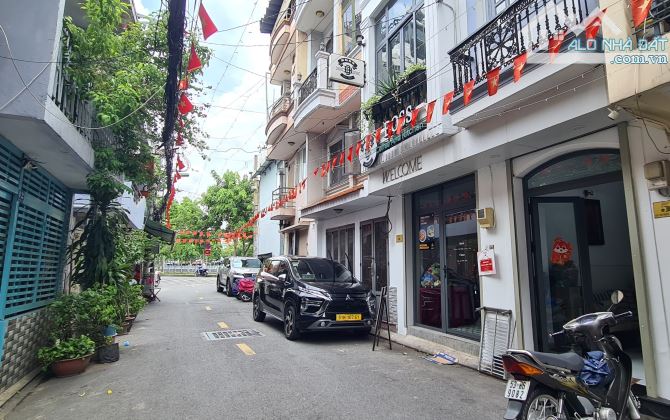 Phú Nhuận - Bán Nhà Mặt Tiền 98m2 - Gấp bán chỉ nhỉnh 17 tỷ tl