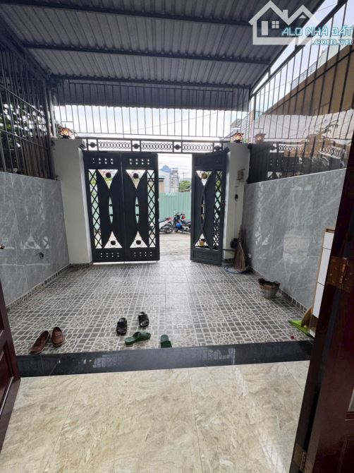 Nhà Thạnh Lộc 19, Hẻm xe hơi vào nhà, 4x15, 3 Tầng, 4PN, Nhà chỉ 5ty4