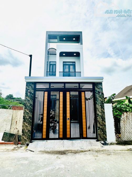 Nhà Khu 8 Phú Hòa  4x20, thổ cư 70m²  1 trệt 1 lầu, gồm phòng khách, bếp, 3PN,