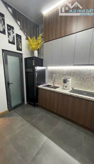 Nhỉn 3T, Nhà 2 lầu trung tâm Q3 , Tặng Full NT , Trần Quang Diệu