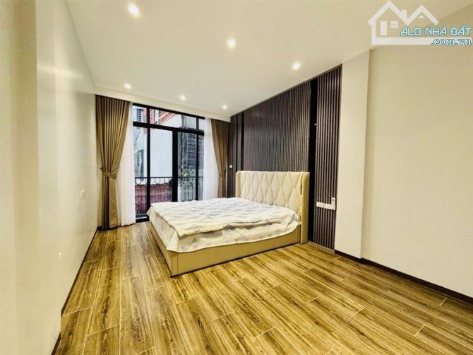 bán nhà 7 tầng thang máy , dt 40m