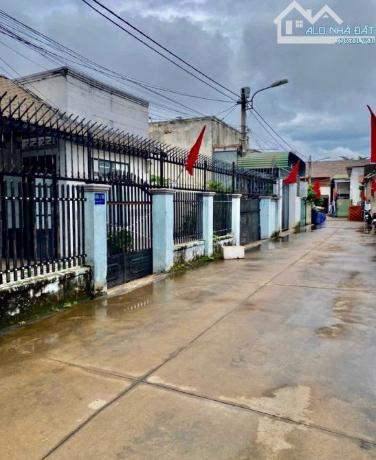 3 lô liền kề ngay chợ Nguyễn Viết Xuân