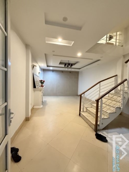 Nhà phố Văn Cao – Ngõ nông – Sân rộng – 2 thoáng – Nhà đẹp – 60m2 – 5 tầng – 13.8 tỷ