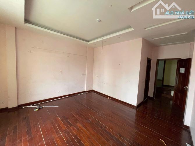 Cho thuê nhà ô tô, kd, vp Đông Quan, Cầu Giấy, 100m2, 3 tầng, tầng hầm, 23tr