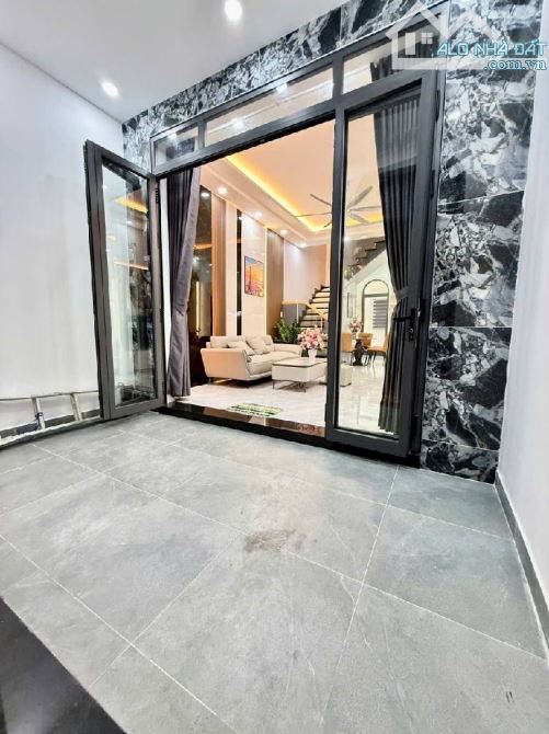 BÁN CĂN NHÀ HẺM TUYỆT ĐẸP TRUNG TÂM GẦN ĐƯỜNG THỐNG NHẤT.