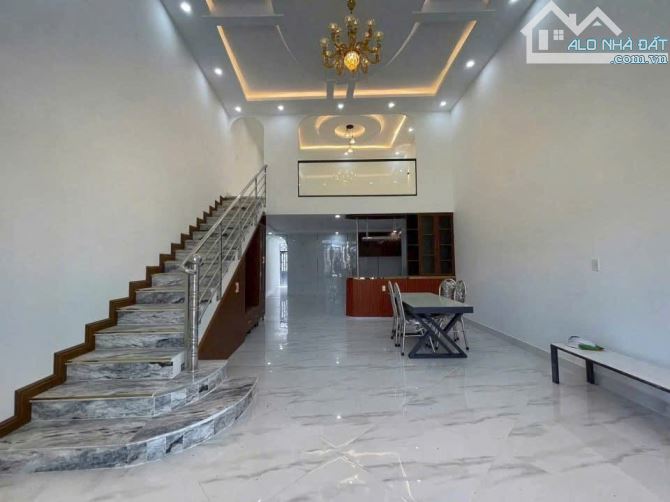 Nhà chợ Nhựt Chánh Bến Lức nở hậu đường 6m nhựa chỉ 1tỷ8