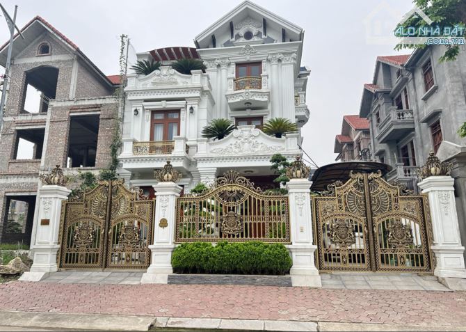 biệt thự Văn Phú 200m2, mt: 10m, vị trí đắc địa, ko lỗi, giá tốt nhất thị trường