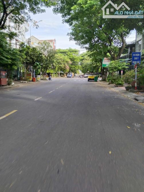 Nhà mặt tiền Trần Nguyên Đán, gần biển, gần ủy ban, trường họ,