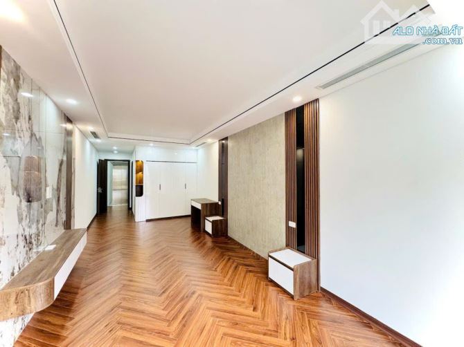 Bán Tòa phố Hào Nam 7 tầng Thang máy, Phân lô Ô tô tránh, Kinh doanh DT 52m 20 tỷ