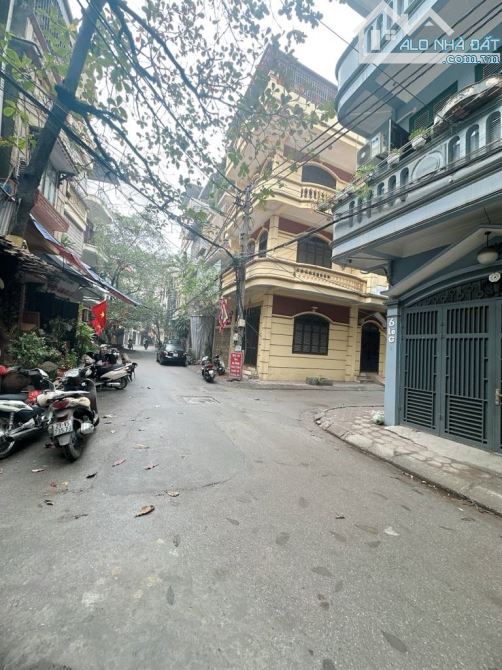 Bán nhà Hàng Bún 16m2 x 2 ngủ, tặng nội thất với 3 tỷ 4