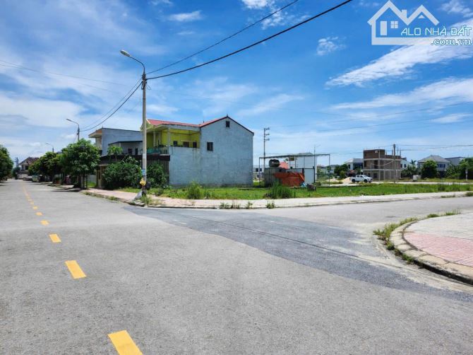 Chính chủ gửi bán lô đất mặt đường 36m khu đấu giá Nghi Kim-140m2-Giá đầu tư:4tyx