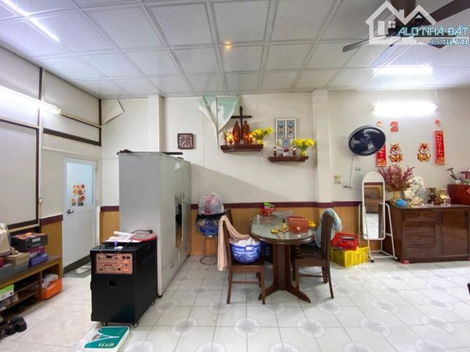 BÁN NHÀ HẺM TRỊNH ĐÌNH TRỌNG, QUẬN 11, 82M2