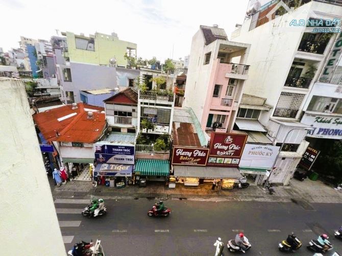 NHÀ MẶT TIỀN 5 TẦNG - HUỲNH VĂN BÁNH, PHAN ĐÌNH PHÙNG, NGUYỄN TRỌNG TUYỂN - GIÁP QUẬN 1.