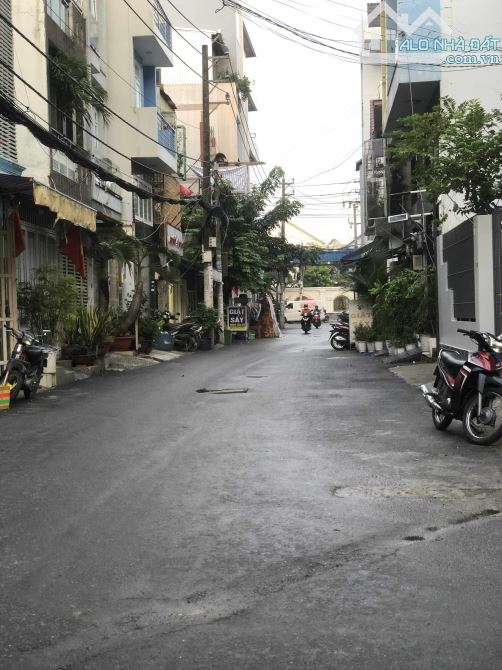NHÀ GẦN TÂN KỲ TÂN QUÝ – 3 Tầng Có Sân Thượng – 4x17 – Hẻm Ô Tô 6M – Giá 5.2x TỈ