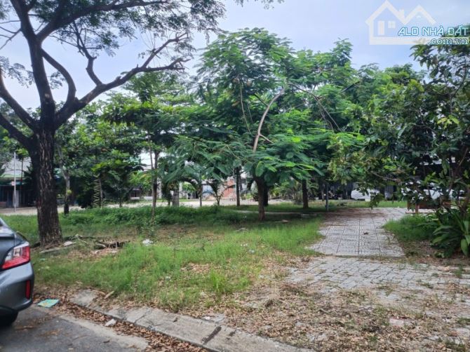 Bán đất Tô Hiệu,gần Bàu Năng, sát công viên, DT lớn 105m2, nở hậu đẹp, chỉ 2.x tỷ