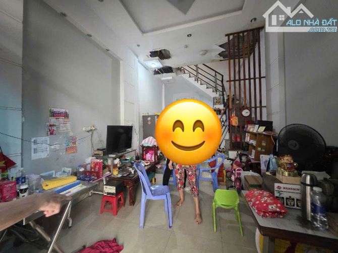 Bán nhà 3 tầng phường Tân Thuận Đông cạnh KDC Nam Long; hẻm 1/ thẳng trục; không quy hoạch