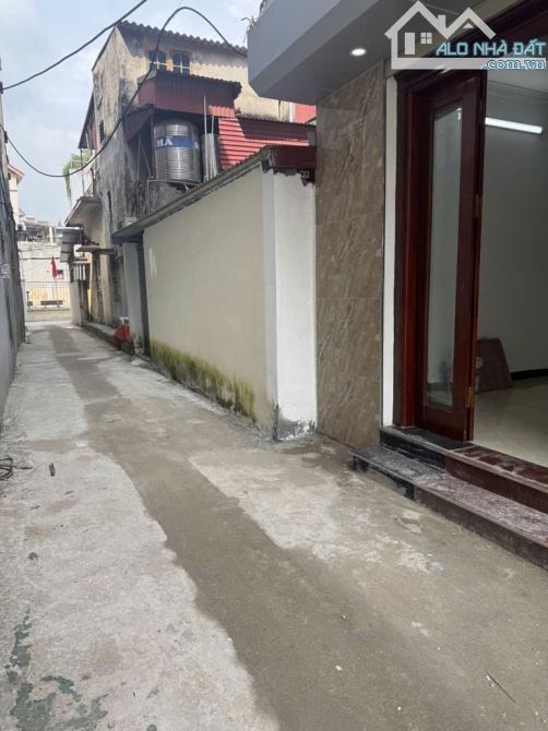 Bán nhà mới Phúc Lợi- 5 tầng ngõ nông và thông!