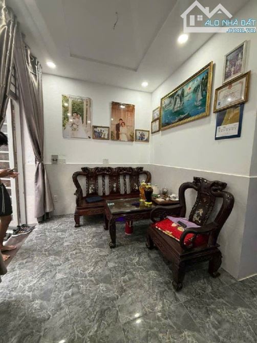 Bán nhà 2 tầng phường Tân Phú cách Phú Mỹ Hưng 3 phút; 5x9m; hẻm 1/ thẳng trục;dân trí cao