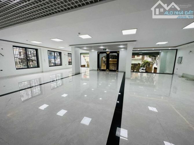 Bán gấp tòa nhà Văn Phòng khu phố Trần Thái Tông 410m2 x 10 tầng + 1 hầm - 189 tỷ
