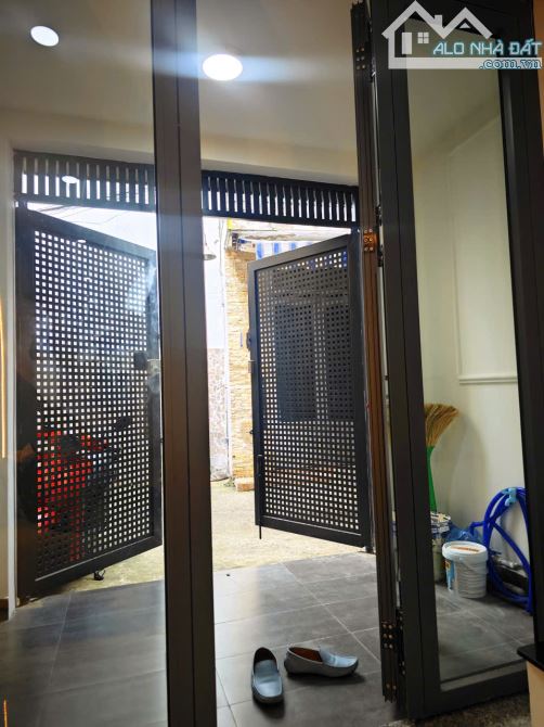 BÁN NHÀ GÒ VẤP, GẦN CHỢ XÓM MỚI, CÁCH 1 CĂN LÀ HẺM XE HƠI, CHỈ NHỈNH 3TỶ - 10