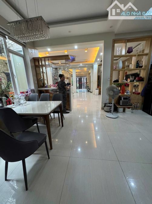 BIỆT THỰ NGUYỄN NGỌC VŨ – 133m² – MT 7m – 45.8 TỶ-10M RA PHỐ – 2 Ô TÔ TRÁNH – KINH DOANH - 10