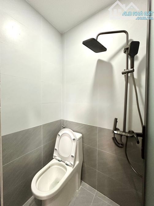🟢NHÀ ĐẸP - CHỈ: 4.45 TỶ - GIÁP Q1 - 26M2 - DTSD: 52M2 - 2 TẦNG- (8M ❌ 3M) - 2 PN - 11