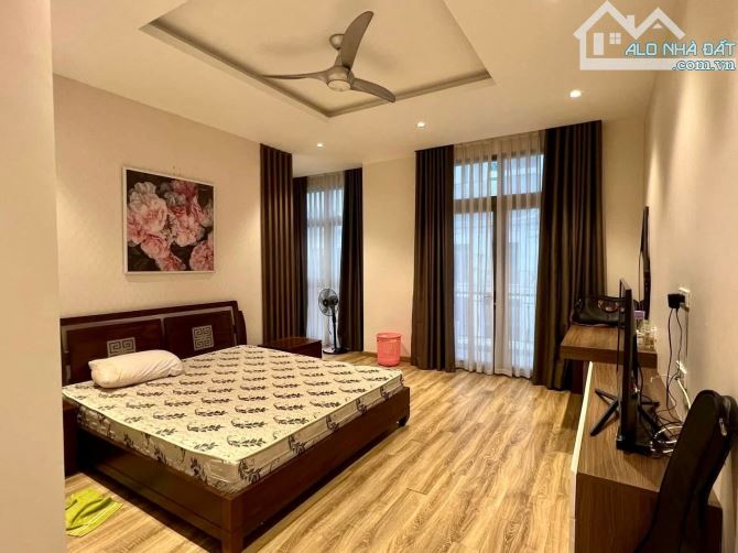 Bán biệt Thự  Quận Long Biên, 176m2, 4 tầng, mặt tiền 30m, giá 58 tỷ - 11