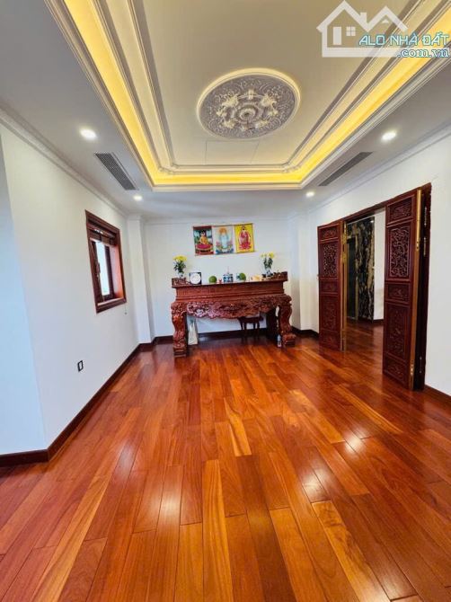 Villa đẳng cấp hoàng gia, full gỗ. Đường số 4, Cityland Nguyễn Thị Thập. 390m2, ngang 15m - 11