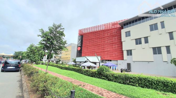 BÁN BIỆT THỰ VEN SÔNG 2 MT (8x18) - 4 TẦNG – ĐỐI DIỆN RMIT, CHỈ 28.6 TỶ - 1