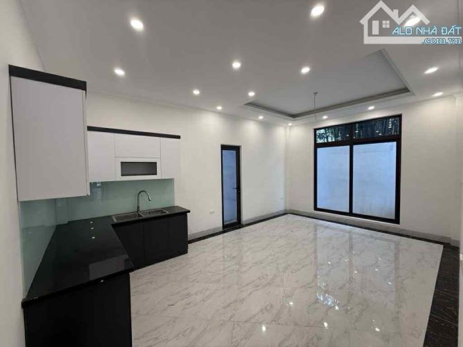 bán nhà Hoa Lâm-Việt Hưng, 83m x 5 tầng, thang máy, gara, nở hậu, 6 ngủ khép kín, dòng - 1
