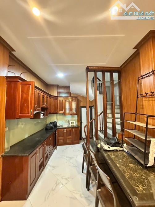 BÁN NHÀ TRUNG KÍNH – 32M² – 6 TẦNG – 3 NGỦ KHÉP KÍN – GIÁ 7.2 TỶ – NGÕ THÔNG 3M - 1