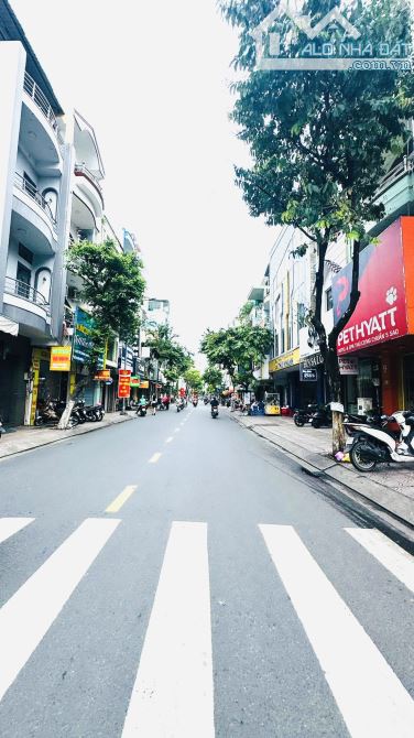 GÓC 2 MẶT TIỀN NGAY VÒNG XOAY, CHÍNH CHỦ LÂU ĐỜI GÓC 2 MẶT TIỀN NGANG RỘNG 8m - 4 TẦNG DT - 1