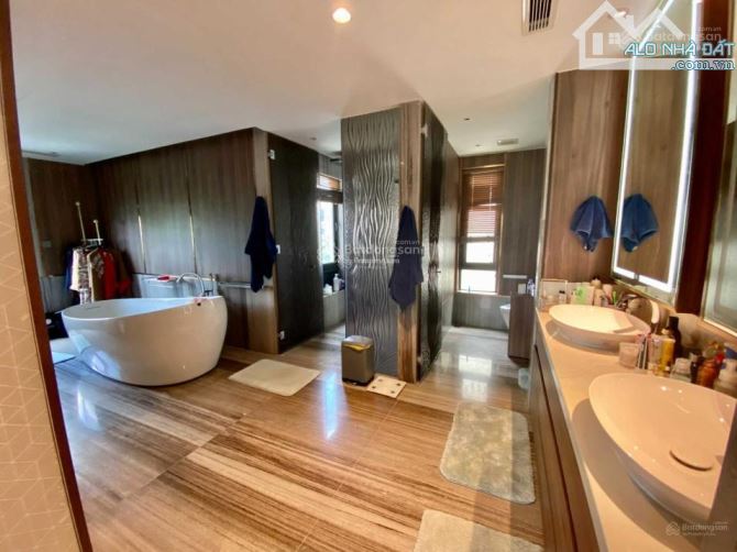 Bán tòa nhà CHDV 8 lầu đường Lê Văn Sỹ, quận 3. DT 15x22m giá cực tốt - 1