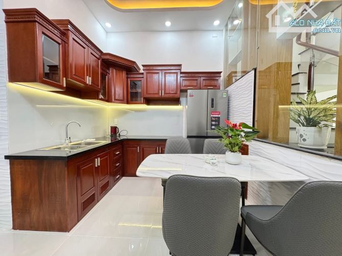 Cần tìm chủ cho căn nhà đẹp 52m2 ngay Phạm Ngũ Lão, Gò Vấp. Giá: 2 Tỷ 910, có SHR - 1