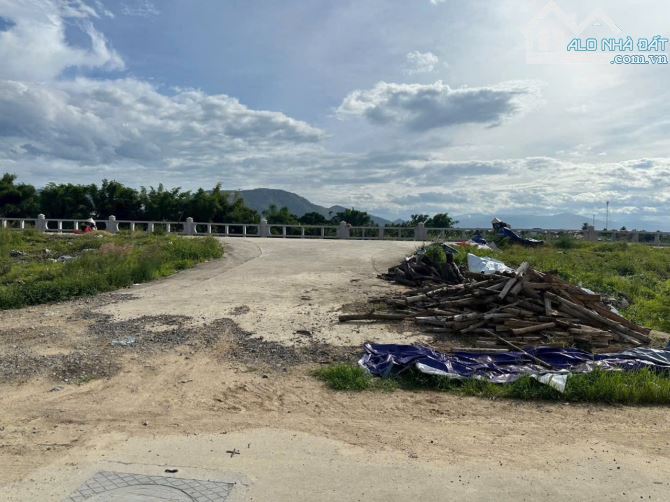 Bán đất Vĩnh Ngọc đường ô tô tận nơi ngay bờ kè Sông Cái - Diện tích 93,5m2 - 1