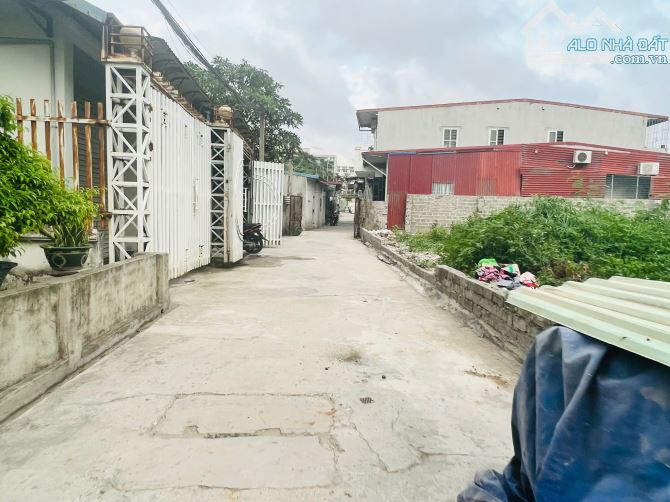 Bán đất  tặng nhà cấp 4 cạnh chợ Hoa quả,  52,5m2 giá chỉ 1.6x tỷ - 1