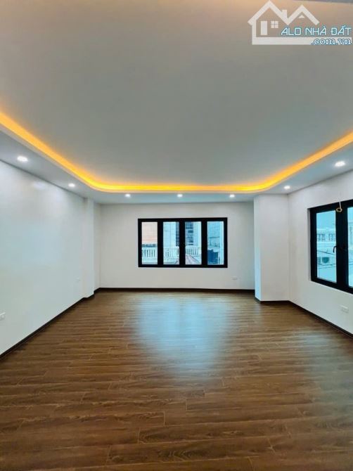 💥💥💥Đội Nhân 41m*7 tầng. Êto ngủ trong nhà, kinh doanh cực tốt. ☘️ Tầng 1 gara + kinh do - 1