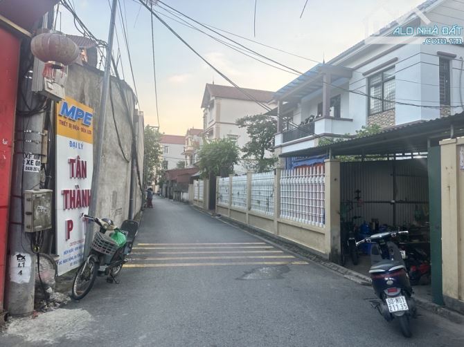 Bán Đất Tặng Nhà 2 Tầng - Đào Xuyên Đa Tốn - Lô Góc Mặt Ngõ Thông- Ô TÔ Đi - 1
