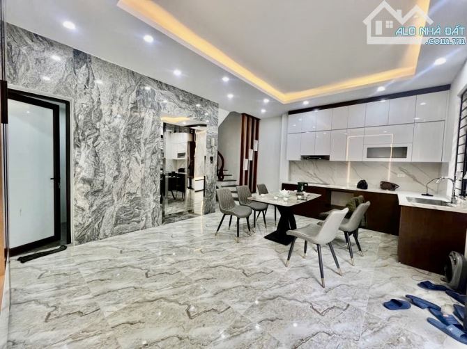 🏡 BÁN NHÀ PHỐ HOÀNG NHƯ TIẾP 43M2 - 11.x TỶ - 6 TẦNG THANG MÁY - FULL NỘI THẤT - NGÕ THÔN - 1