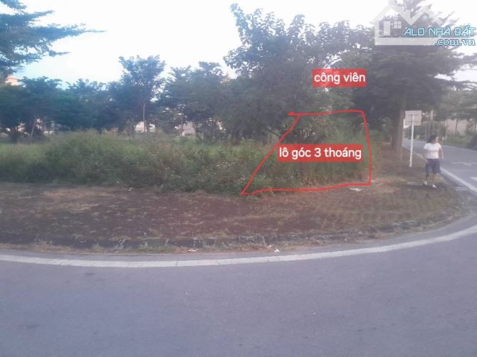 9.5 tỷ/103 M2/ 23 M tiền/ Lô Góc/ Ngã Tư/khu Đô thị Phố Hồ - 1