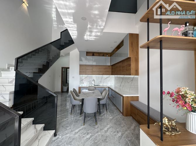 Bán nhà The Sol City DT 80m2 1 trệt 2 lầu. Full nội thất cao cấp giá chỉ 4,5 tỷ. - 1