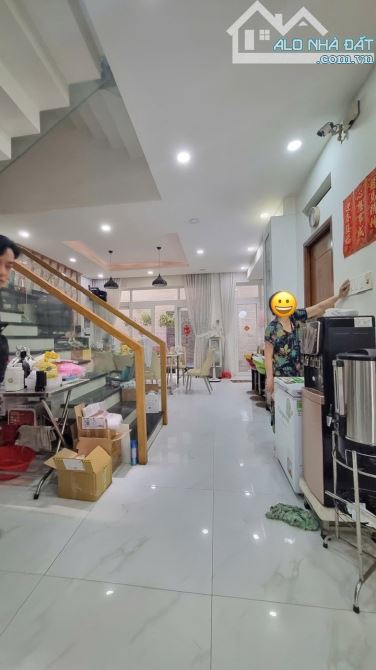 NHÀ Q8 P5 - NGANG KHỦNG 8m x 16m - KDC YÊN TĨNH HIẾM NHÀ BÁN - VIEW CV THOÁNG MÁT. - 1